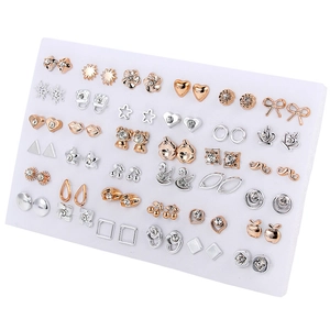 Lot de 36 paires de boucles d'oreilles dorées avec motifs cœur, nœud et étoile