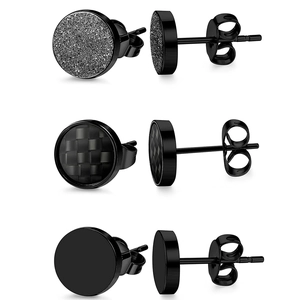 Drei Paar schwarze Ohrstecker aus Edelstahl mit matten, texturierten und glänzenden Oberflächen