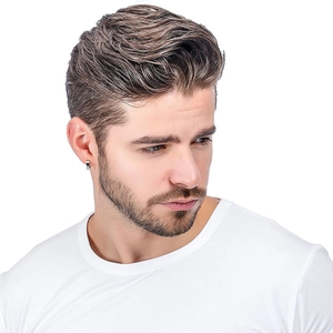 Orecchino a cerchio minimalista in acciaio inossidabile opaco per uomo su sfondo bianco