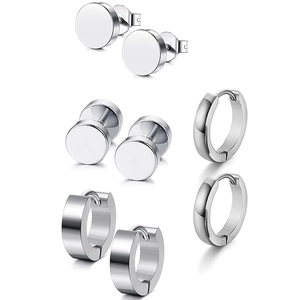 Set dettagliato di quattro paia di orecchini e cerchi in acciaio inossidabile argento