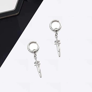 Pendientes de espada punk plateados para hombres con elementos de cruz vintage y brillo