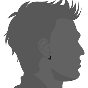 Schwarze Edelstahl-Creole für Damen und Herren auf einer Silhouetten-Profil-Ansicht