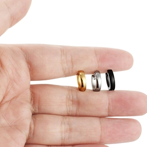 Poliertes Edelstahl-Creolen-Set in den Farben Gold, Silber und Schwarz für Unisex