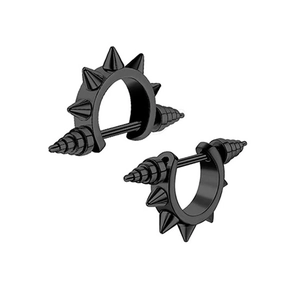 Detailansicht der schwarzen Punk-Ohrringe mit spitzen Nieten und mattem Finish für Goth-Look