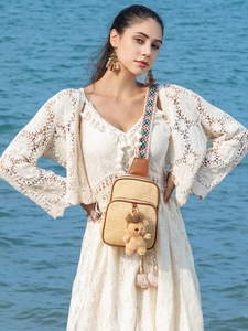 Borsello da Petto in Paglia Intrecciata Bohemian per Donna Borsa a Tracolla Grande Capacità Con Cinturino Ricamato e Ciondolo