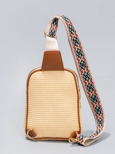 Große geflochtene Stroh-Brusttasche mit böhmischem Schultergurt im Ethno-Stil