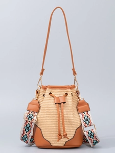 Sac seau en paille avec garniture en cuir et bandoulière bohème amovible