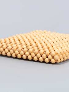 Handgefertigte gewebte Umhängetasche aus Holzperlen in Naturbeige für den Sommer
