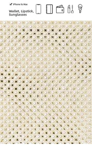 Détail du sac en perles tissé à la main montrant la capacité pour téléphone et maquillage
