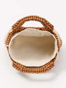 Borsa tote artigianale in perline di legno con nappina e fodera in tessuto crema da spiaggia
