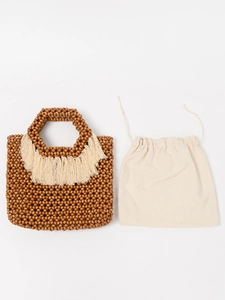 Borsa tote in legno fatta a mano con nappe bianche e sacchetto interno con coulisse