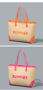 Dettaglio del ricamo SUMMER a contrasto su borse tote in tela intrecciata rosa e arancione