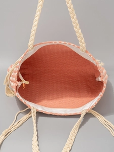 Sac cabas tressé orange corail avec fermeture éclair et détail pompon sur anses blanches