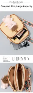 Detailansicht der Strohtasche mit zwei Reißverschlussfächern und Stickerei-Gurt