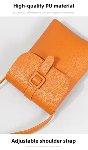 Detailansicht der orangen PU-Ledertasche mit Lychee-Struktur und verstellbarem Gurt