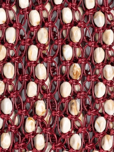 Sac tressé à la main avec corde rouge foncé et perles en pierre naturelle effet marbre