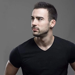 Boucle d'oreille magnétique ronde noire mate pour homme au style minimaliste et masculin
