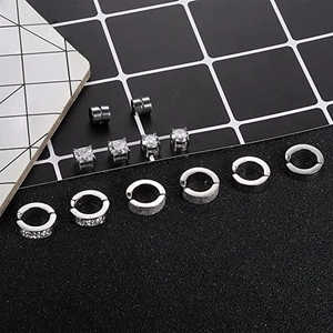 Set de 12 pendientes plateados con imán, circonitas y clips de oreja con acabado mate liso