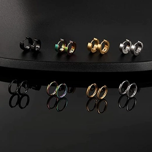 Set de 16 pendientes de aro huggie de acero inoxidable en negro, oro, plata y arcoíris