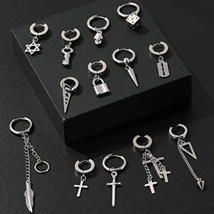 Lot de 28 boucles d'oreilles punk argentées avec breloques crâne et croix