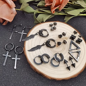 Lot de 17 paires de boucles d'oreilles noires en acier avec croix, plumes et studs zircon