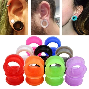 Bunte Silikon-Ohr-Expander-Set im Double-Flare-Design mit Tragebildern an Modellen