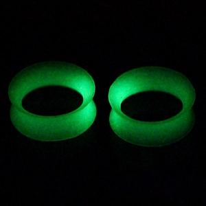 Tunnel auricolari in silicone verde fluorescente con effetto luminoso al buio
