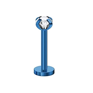 Dettaglio macro del piercing 16G in titanio blu con zircone trasparente incastonato a griffe