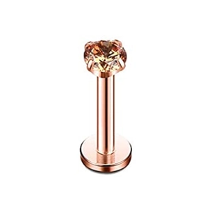 Dettaglio del piercing labret oro rosa con zircone champagne e base piatta lucida