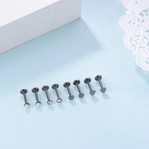 Set da 8 piercing per labbra in acciaio nero con opale e zirconi a forma di cuore