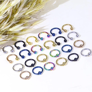 Set de 24 anillos de herradura y BCR de acero inoxidable en varios colores vibrantes