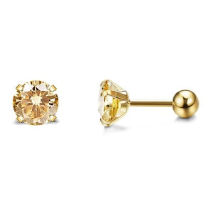 Détail de boucles d'oreilles zircon champagne à 4 griffes avec fermoir à vis sécurisé
