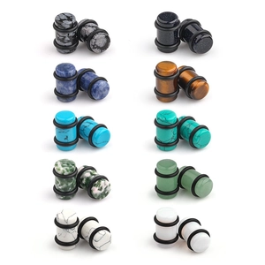 Set stenen oorpiercings en meters in diverse kleuren met zwarte rubberen O-ringen