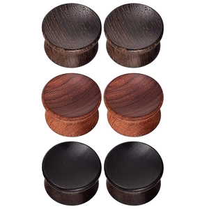 Tre paia di dilatatori per orecchie in legno marrone scuro, marrone rosso e nero opaco