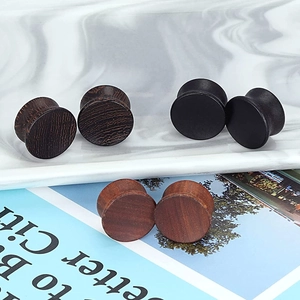 Tre paia di dilatatori in legno naturale con venature tigre, legno nero e marrone rosso