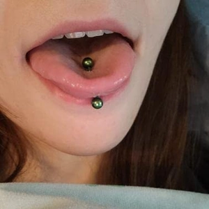 Piercing de langue en acier inoxydable vert foncé avec design classique à double bille