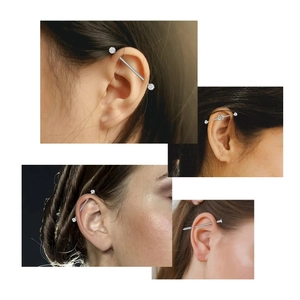 Details von vier Industrial-Barbells aus Chirurgenstahl mit gedrehten und Kristall-Designs