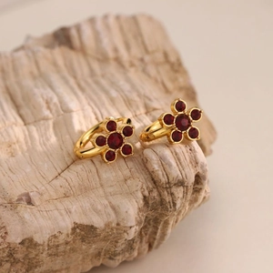 Σκουλαρίκια λουλούδια από ατσάλι με χρυσό 18K και κόκκινες πέτρες ζιργκόν