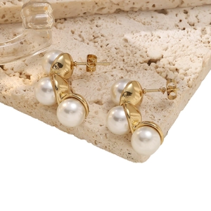 Irregular 18K gold plated stainless steel bow earrings with three elegant pearls