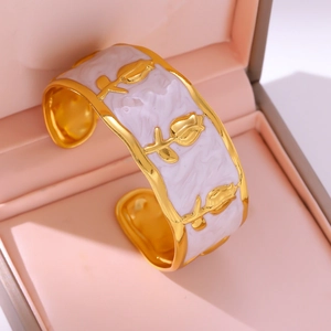 Gold vintage C-shaped open bangle with rose reliefs and pink marble enamel finish