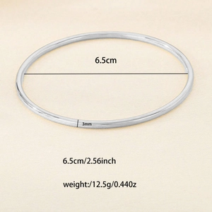 Minimalist 3mm silver stainless steel bangle with 6.5cm diameter and polished finish