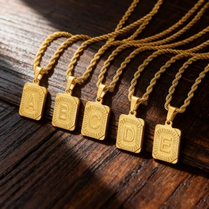 Collar de Colgante Cuadrado de Inicial de Alfabeto 26 de Acero Inoxidable de Titanio Chapado en Oro de 18K Joyería de Cadena de Cuerda Hip Hop