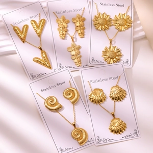 Detailed close-up of 304 stainless steel gold jewelry sets with flower and heart patterns