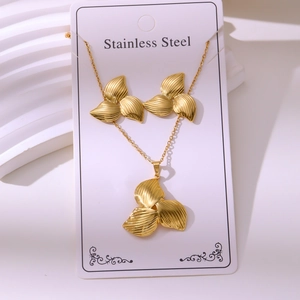 Vintage 18k vergulde roestvrijstalen sieradenset met bloembladhalsketting en oorbellen
