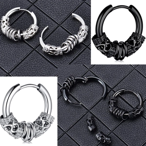 Details von Vintage-Punk-Ohrringen aus Edelstahl mit Nieten und Relief-Strukturen