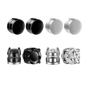 Détails du lot de boucles d'oreilles magnétiques ronds et zircon en noir et argent