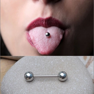Piercing de langue en acier inoxydable argenté poli avec vue détaillée du produit