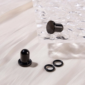 Plug per orecchie neri in acciaio inossidabile lucido con O-ring su seta pregiata