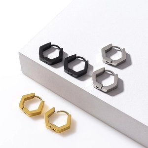 Drei Paar hexagonale Edelstahl-Creolen-Ohrringe in Gold, Silber und Schwarz im Set
