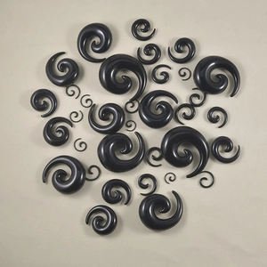 Schwarzes Acryl-Spiral-Ohrdehner-Set mit verschiedenen Größen für das Ohr-Stretching